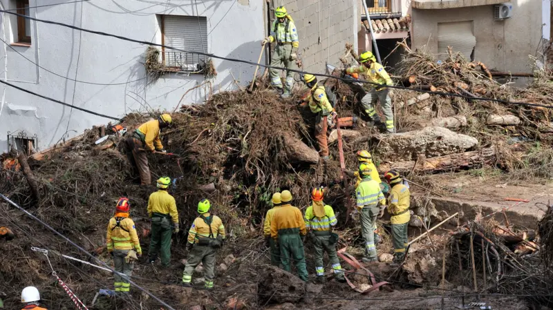 72 death in Span flash floods as king warn of area